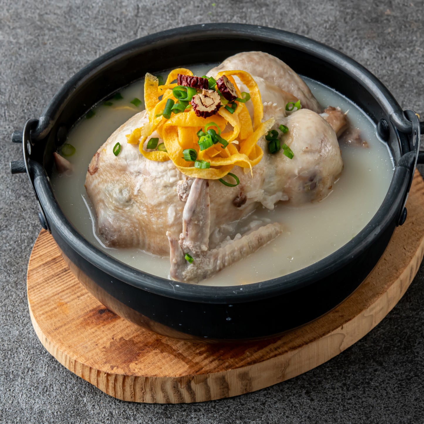 滋養参鶏湯 자양삼계탕 (サムゲタン 1.3kg 2~3人前) 【無添加・高麗人参・栗・なつめ入り】